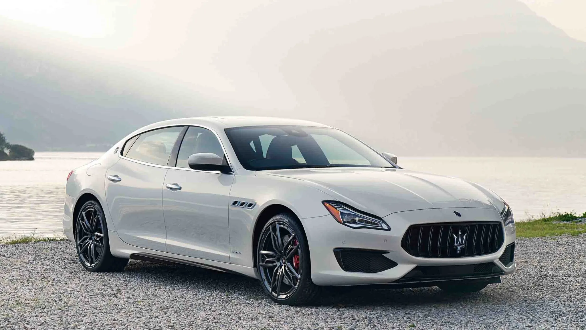 Maserati Quattroporte vs Ghibli - We Compare All Aspects