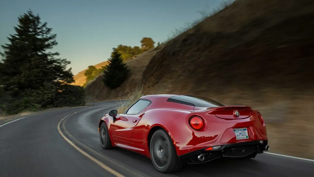 Alfa Romeo 4C vs Maserati MC20