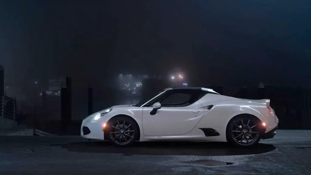 Alfa Romeo 4c spider side