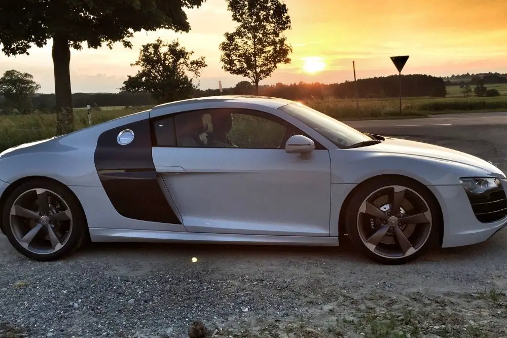 How Fast is Audi R8?