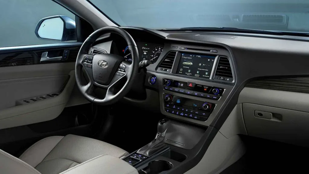 2016 Hyundai Sonata interior