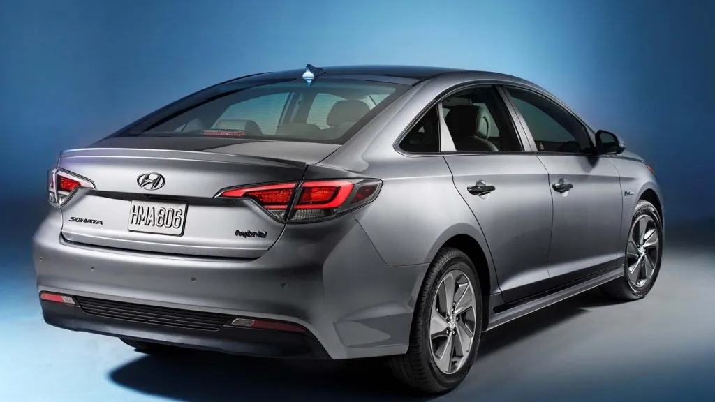 The 2016 Hyundai Sonata rear