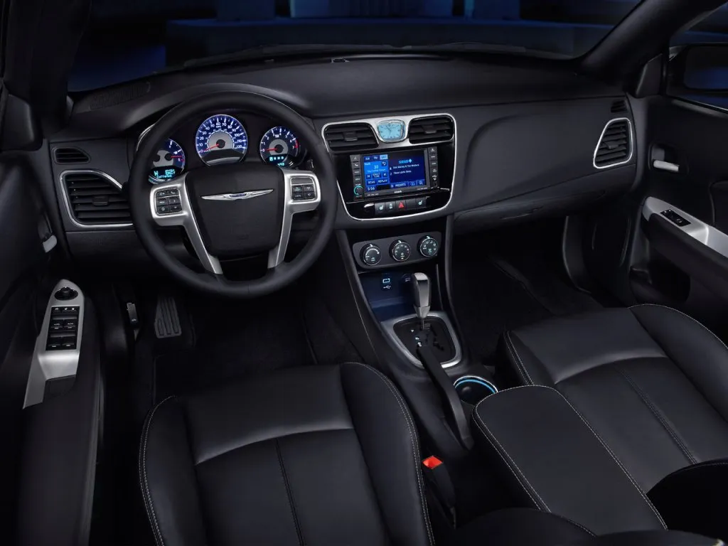 2012 chrysler 200 interior