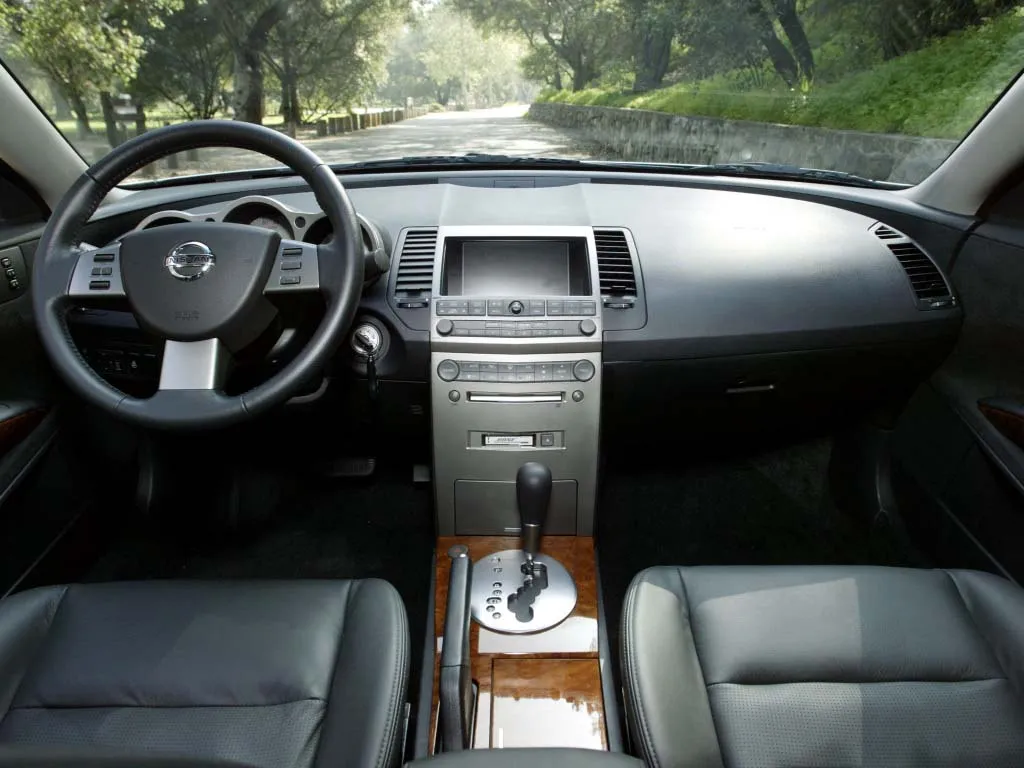 2004 Nissan Maxima interior