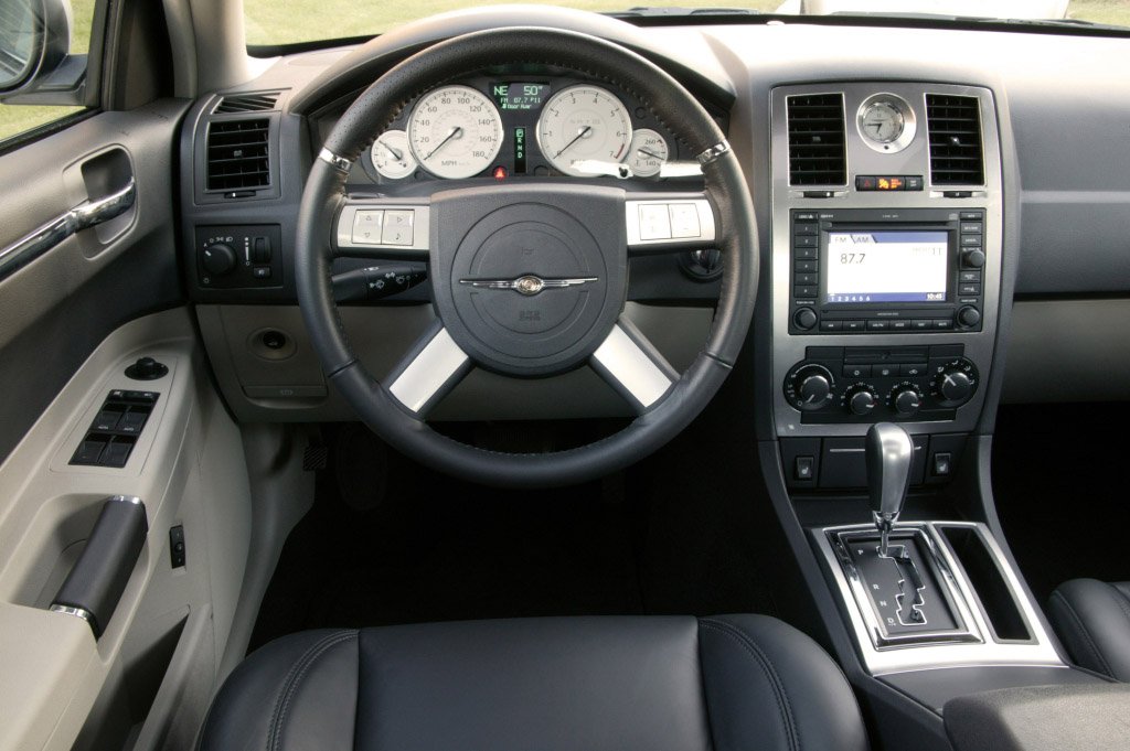 2005 chrysler 300 interior