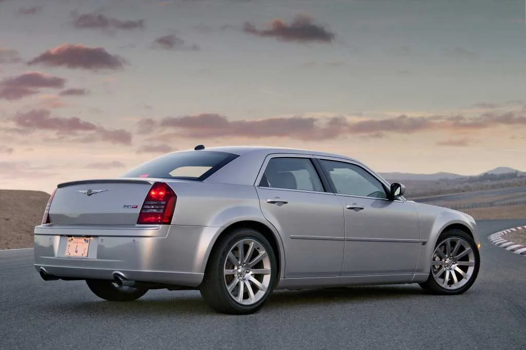 2005 chrysler 300 srt8