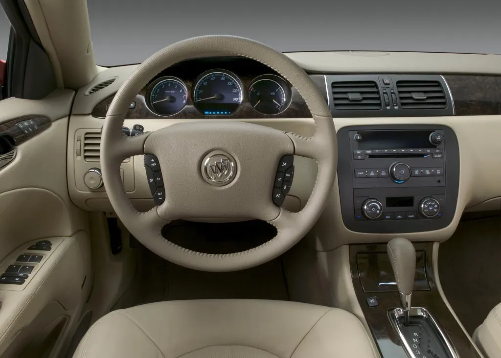 2007 buick lucerne interior