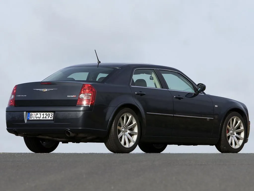 2008 chrysler 300 srt8 rear