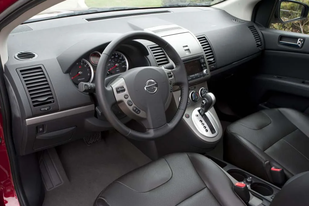 2010 nissan sentra interior