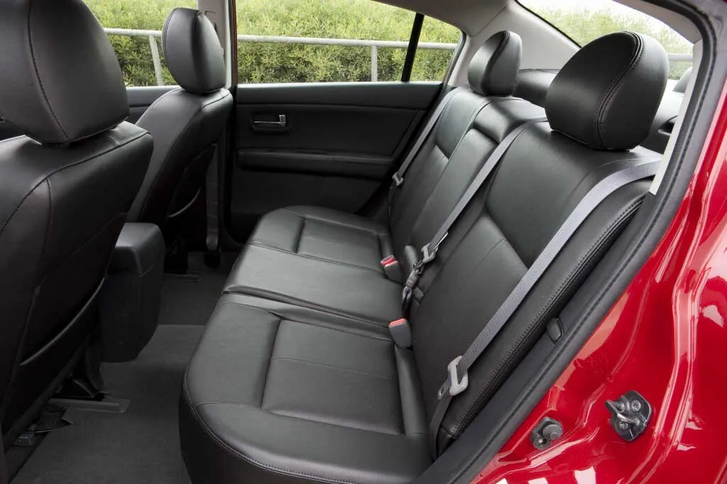 2010 nissan sentra rear seats