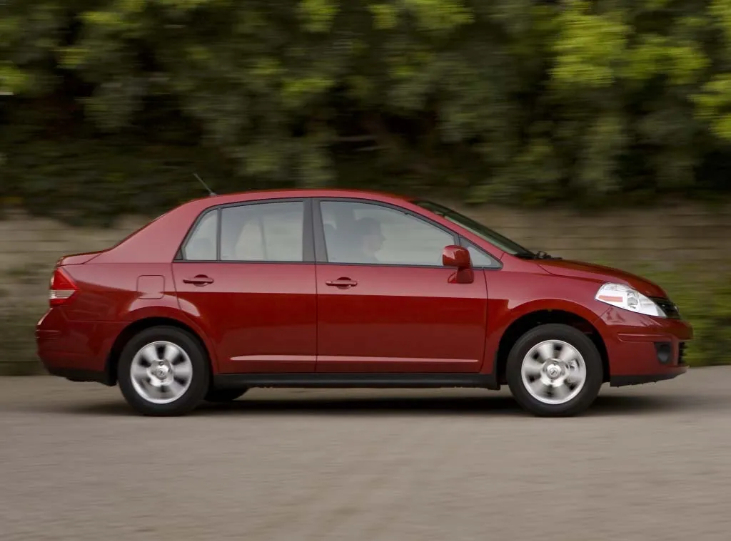 2011 nissan versa